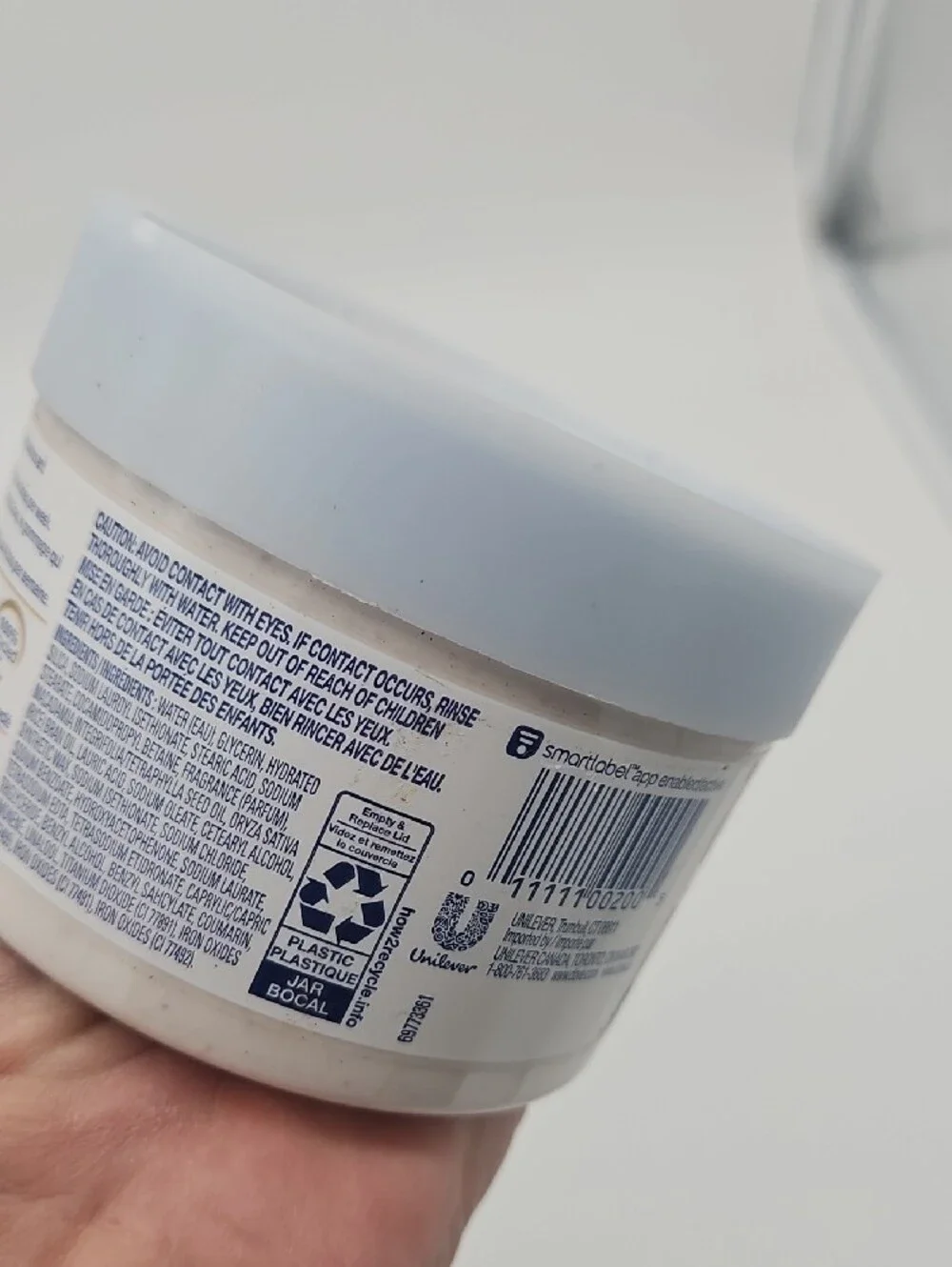 Dove Crushed Macadamia & Rice Milk Body Scrub - Light Blue